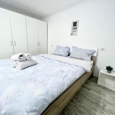 Temple 4 Apartment บูคาเรสต์ ภายนอก รูปภาพ