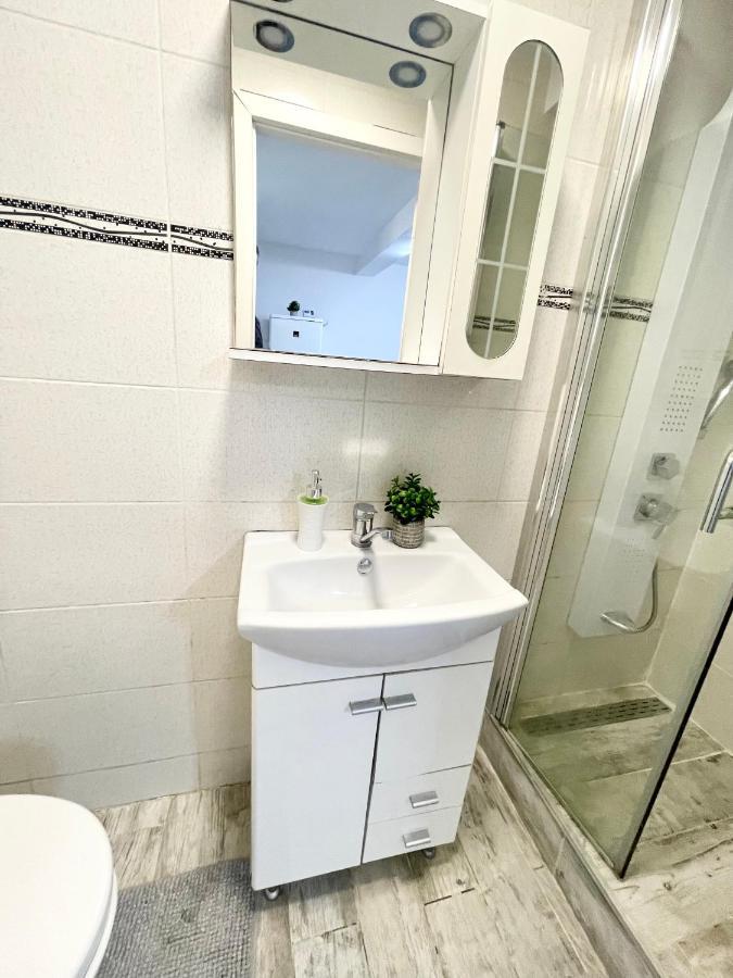 Temple 4 Apartment บูคาเรสต์ ภายนอก รูปภาพ