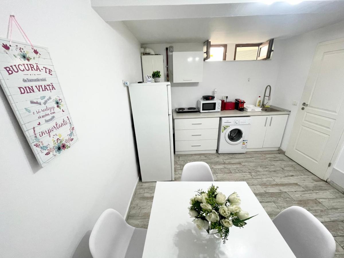 Temple 4 Apartment บูคาเรสต์ ภายนอก รูปภาพ